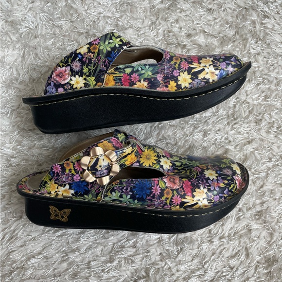 Alegria Classic Cultivate Floral Slip On Clog - Size 36 - Picture 4 of 8